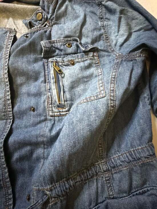 Steve Madden Women's Light Wash Denim Anorak Utility Jacket with Cinched Waist - Picture 4 of 5